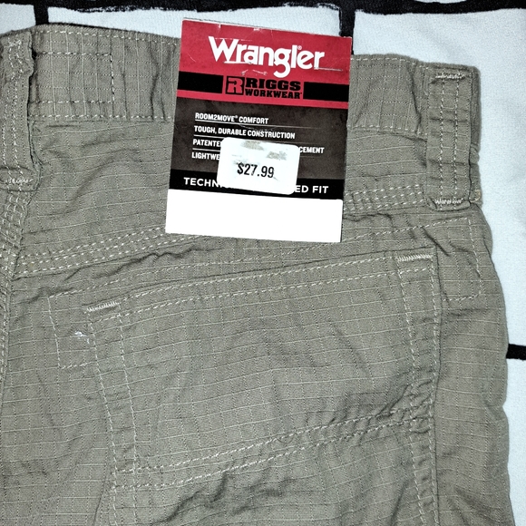 Wrangler Utility Shorts - Picture 3 of 5